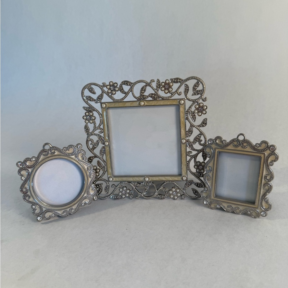 Elegant Silver Photo Frame Set NWT